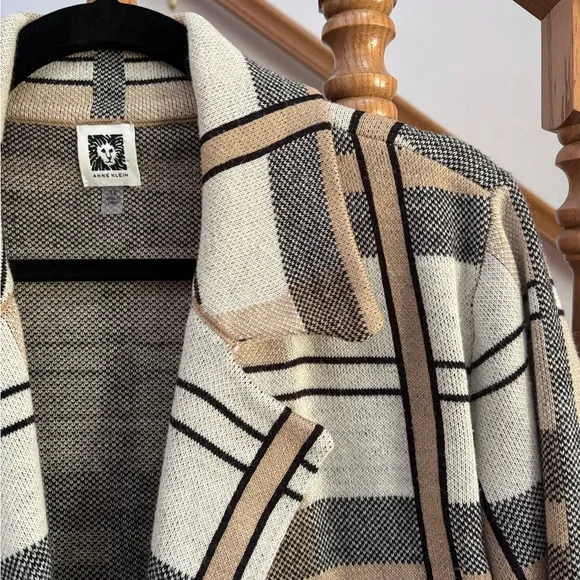 Anne Klein Plaid Blazer in Brown and Cream - Picture 3 of 5